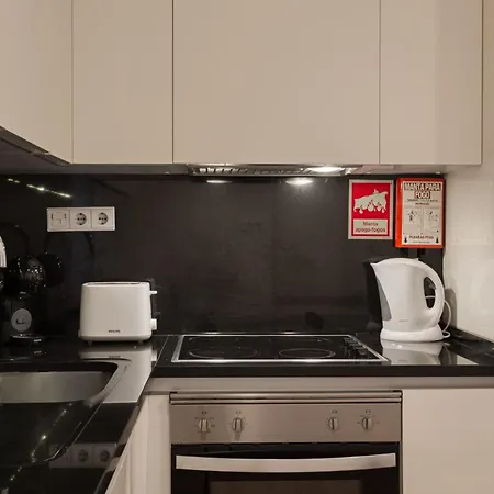 Chic 1-bedroom In Cais Do Sodre - Modern And Апартаменты *