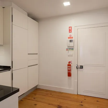 Chic 1-bedroom In Cais Do Sodre - Modern And Lissabon