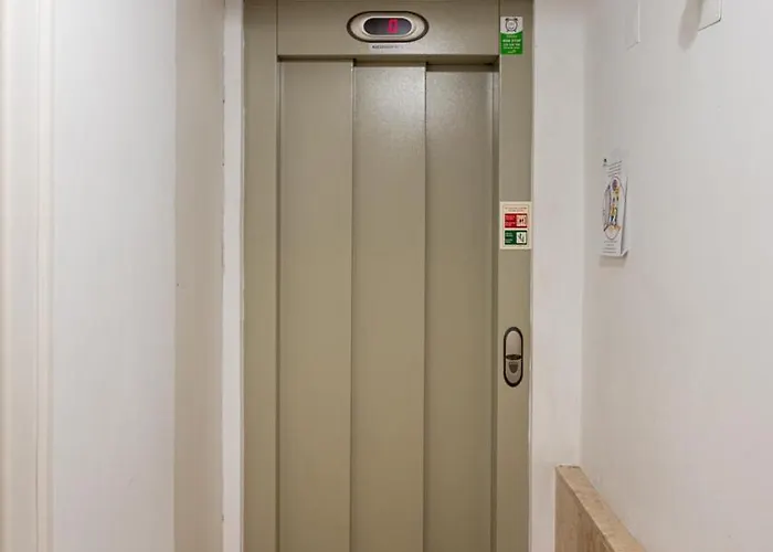 Chic 1-bedroom In Cais Do Sodre - Modern And Daire Lisboa