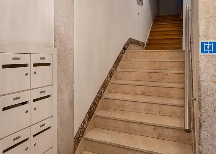 Daire Chic 1-bedroom In Cais Do Sodre - Modern And Lisboa