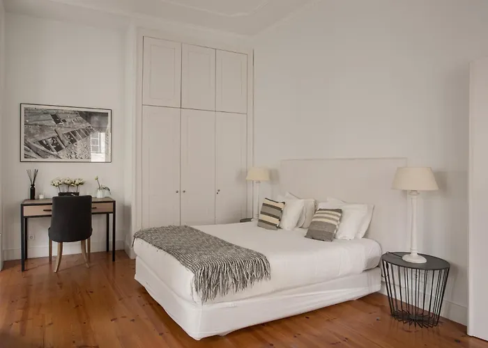 Daire Chic 1-bedroom In Cais Do Sodre - Modern And Lisboa
