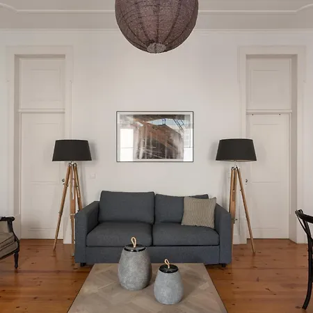 Chic 1-bedroom In Cais Do Sodre - Modern And * Lizbona